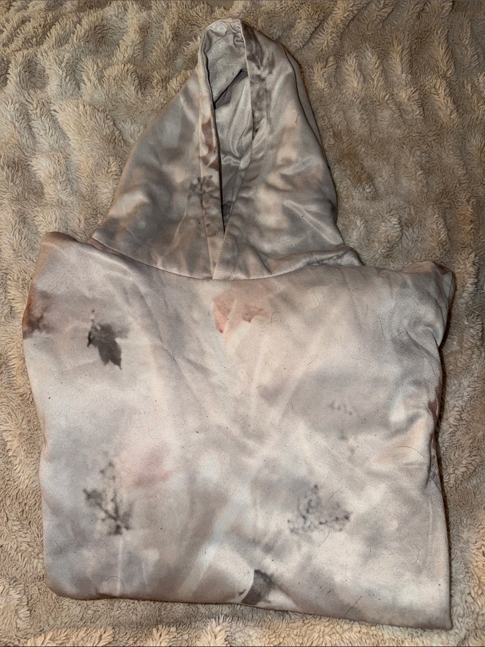 Tie-Dye Hooded Pullover in Soft Neutral Tones